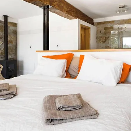 Renoviertes Fuer 7 Personen In By Interhome Tatil Evi Tondela